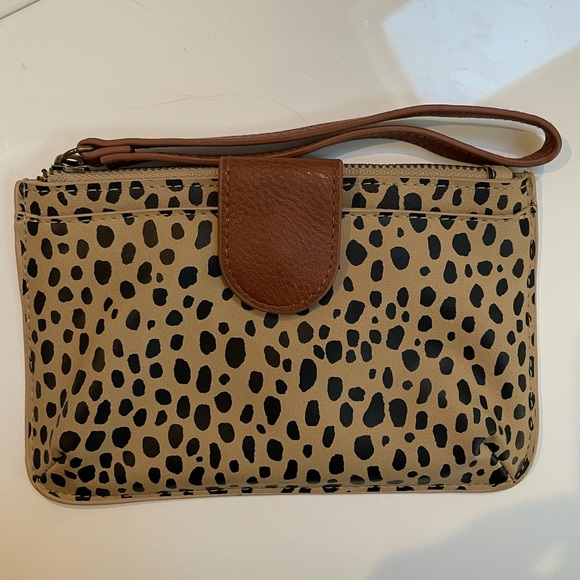 Universal Thread Handbags - Universal Thread Cheetah/Leopard Print Wallet Wristlet